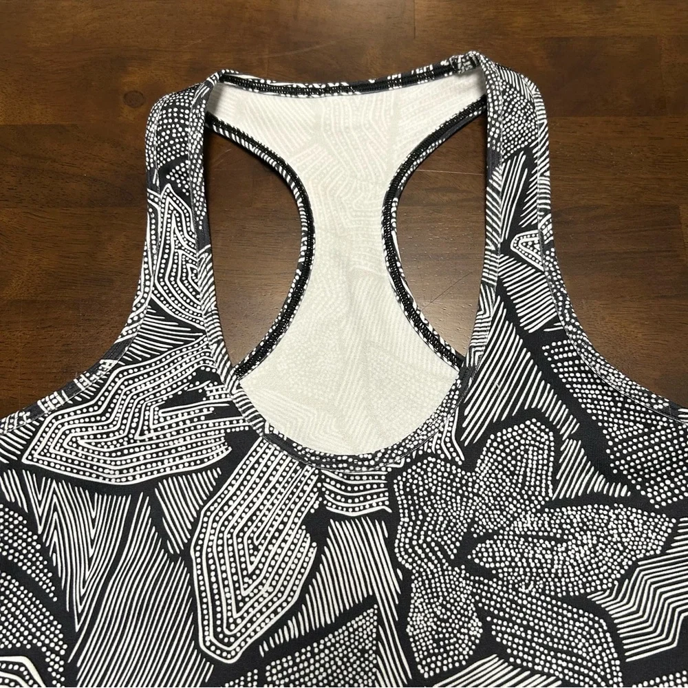 Lululemon Cool Racerback Tank Top Shirt in Dottie Tribe Print White Black Size 4